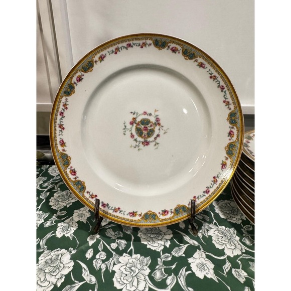 Antique Haviland Limoges Dinner Plates, Schleiger 847, Set of 8 - Picture 5 of 5